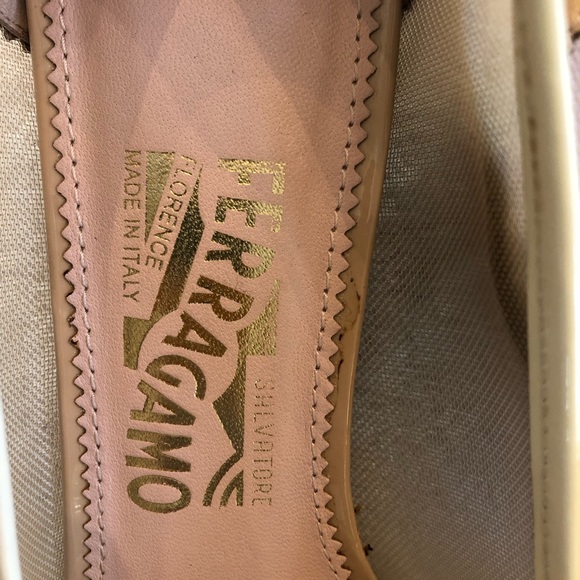 Ferragamo 7.5 (38) beige / nude bow pumps - Picture 4 of 6